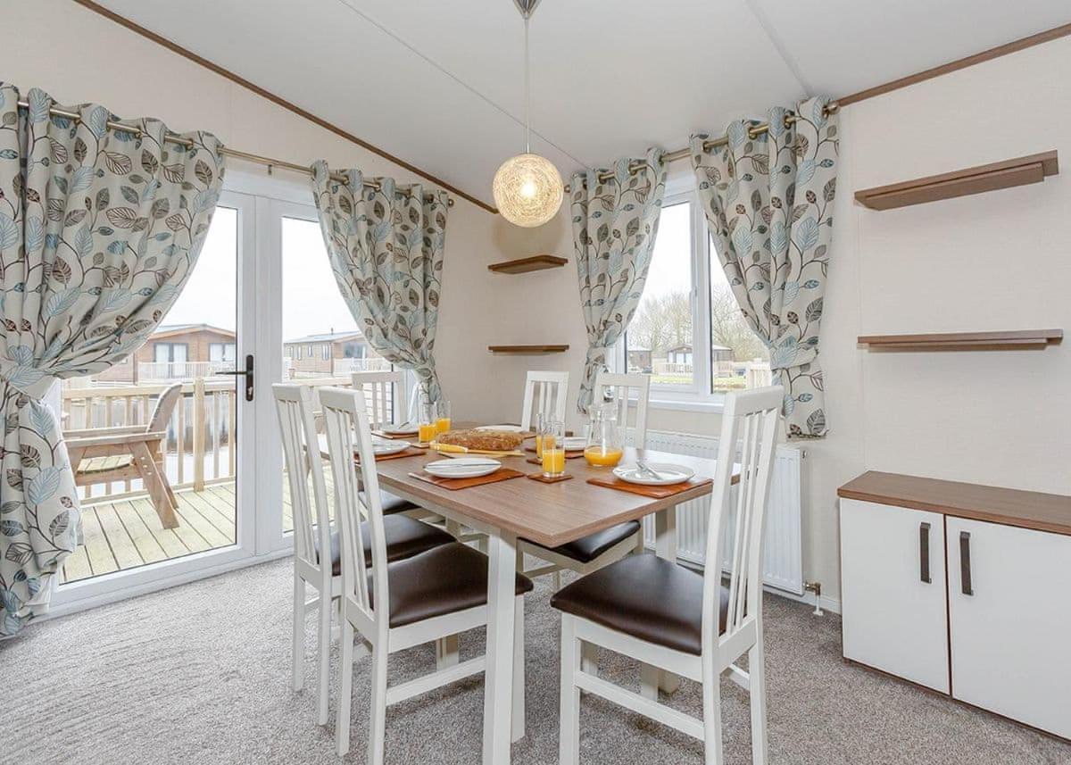 Woodland Lakes Lodges Thirsk Exteriör bild
