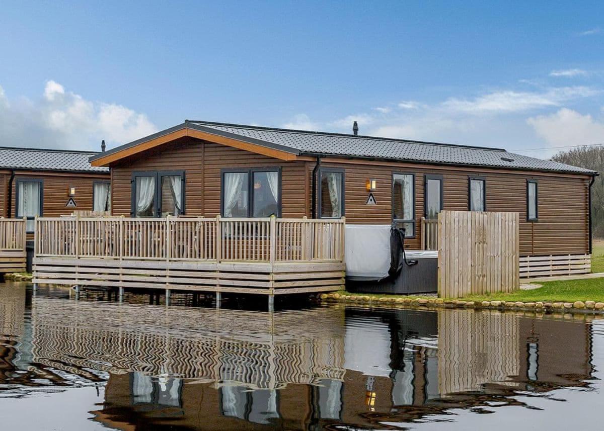 Woodland Lakes Lodges Thirsk Exteriör bild